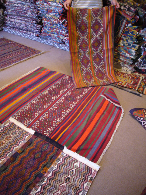 1668a_Buying_Carpets